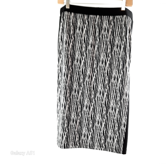 Large Vince Cumuto Maxi Black & White Skirt - Picture 9 of 16